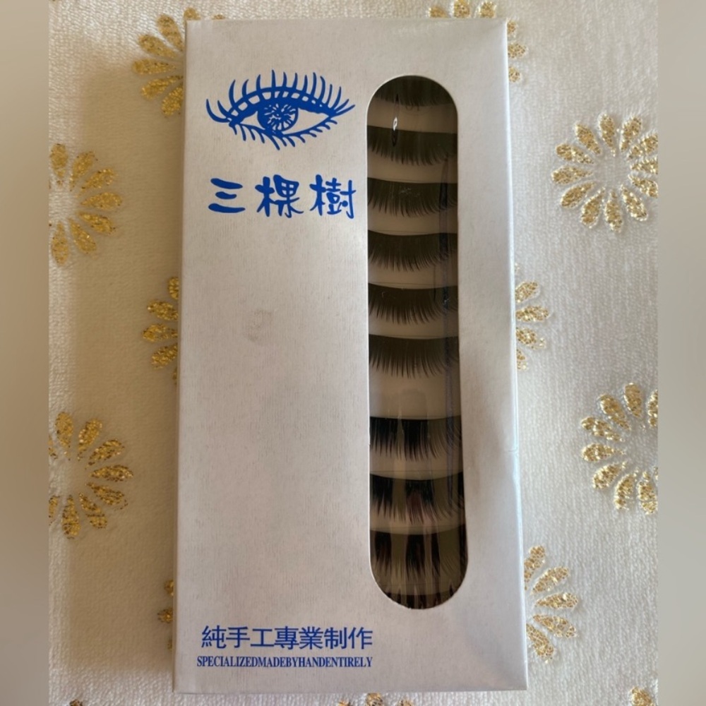 10 Sets of Lashes